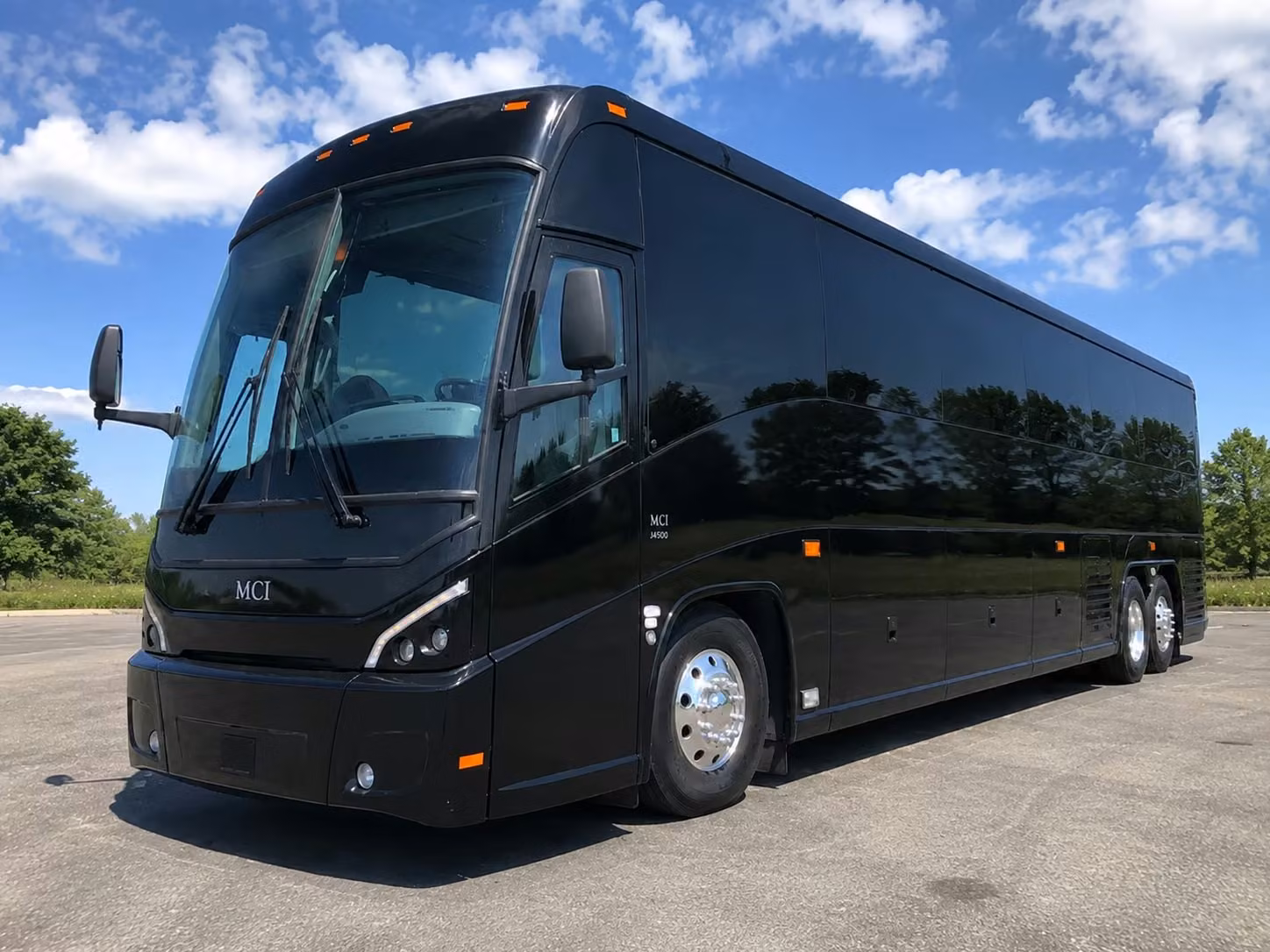 temecula groups headed to san diego international airport ride easier with a charter bus